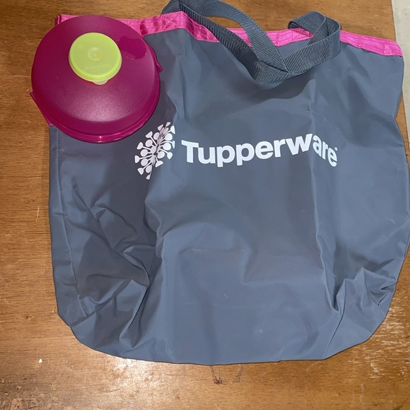 TUPPERWARE Mini Salad Keeper w/ dressing topping keeper & FREE Bonus Tote bag!!! - Picture 2 of 11